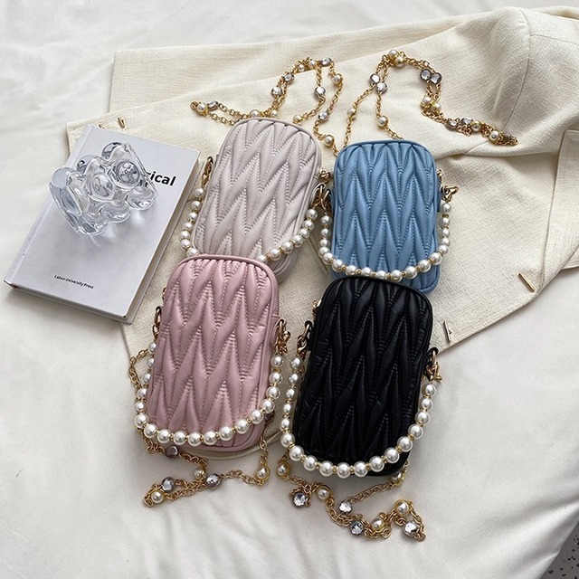 【送料無料】レディース スマホアクセサリー マテラッセ風 フォーンバッグ パール ビジュー キラキラ スマホショルダー ミニショルダー スマホグッズ 落下防止 大人可愛い ママコーデ ママファッション 韓国系 オルチャン 人気 トレンド 新作 20代 30代 40代 バッグ 鞄 かわいい きれいめ レトロ シック 高見え お出かけ デート 女子会 旅行 お呼ばれ おしゃれ キャンパス 通勤 通学 デイリー 普段使い 軽量 収納 秋 春 CO4397