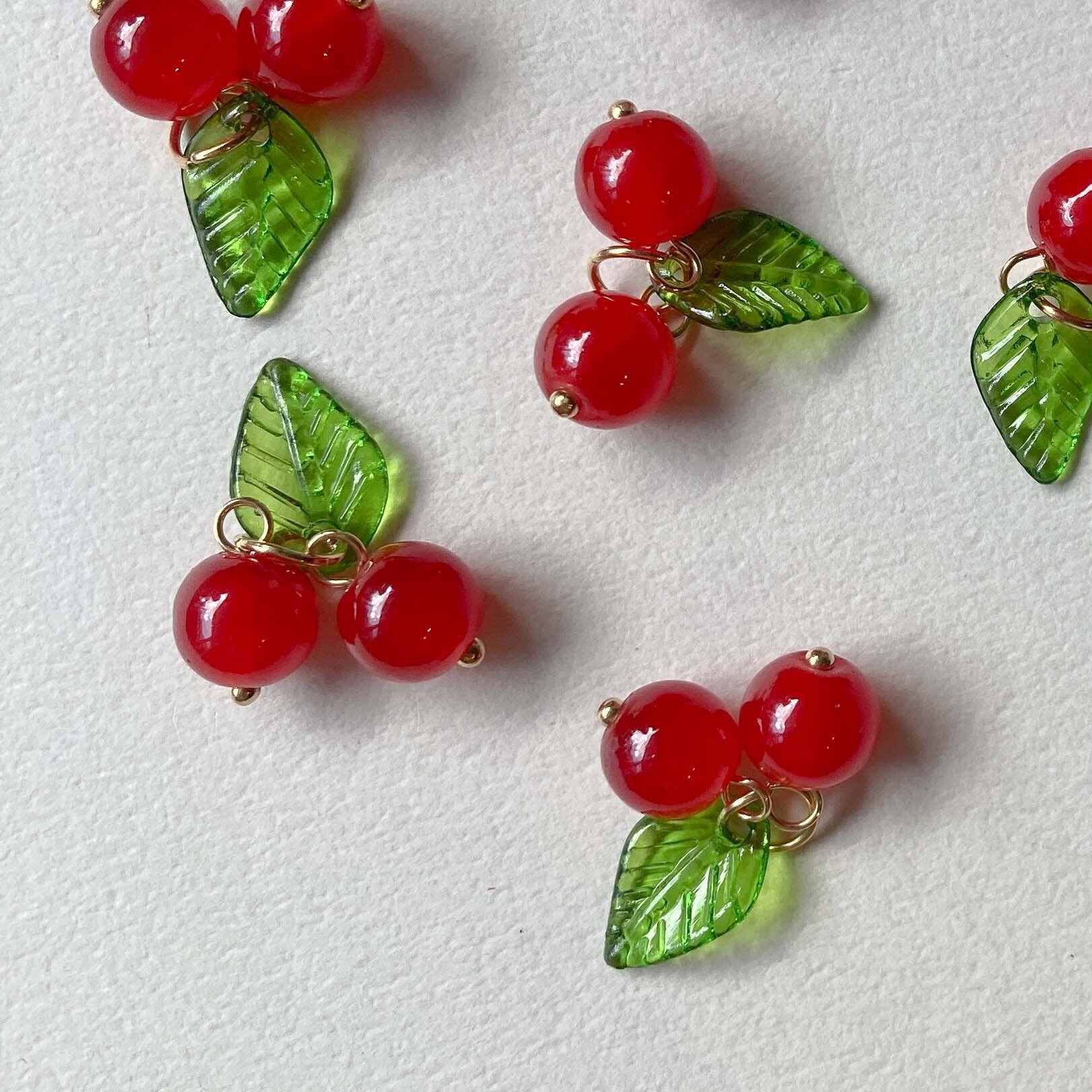 ★710★にゃんこ玉 さくらんぼチャーム ☆710☆にゃんこ玉 さくらんぼチャーム