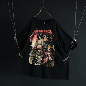 over silhouette " METALLICA " print design black color band Tee