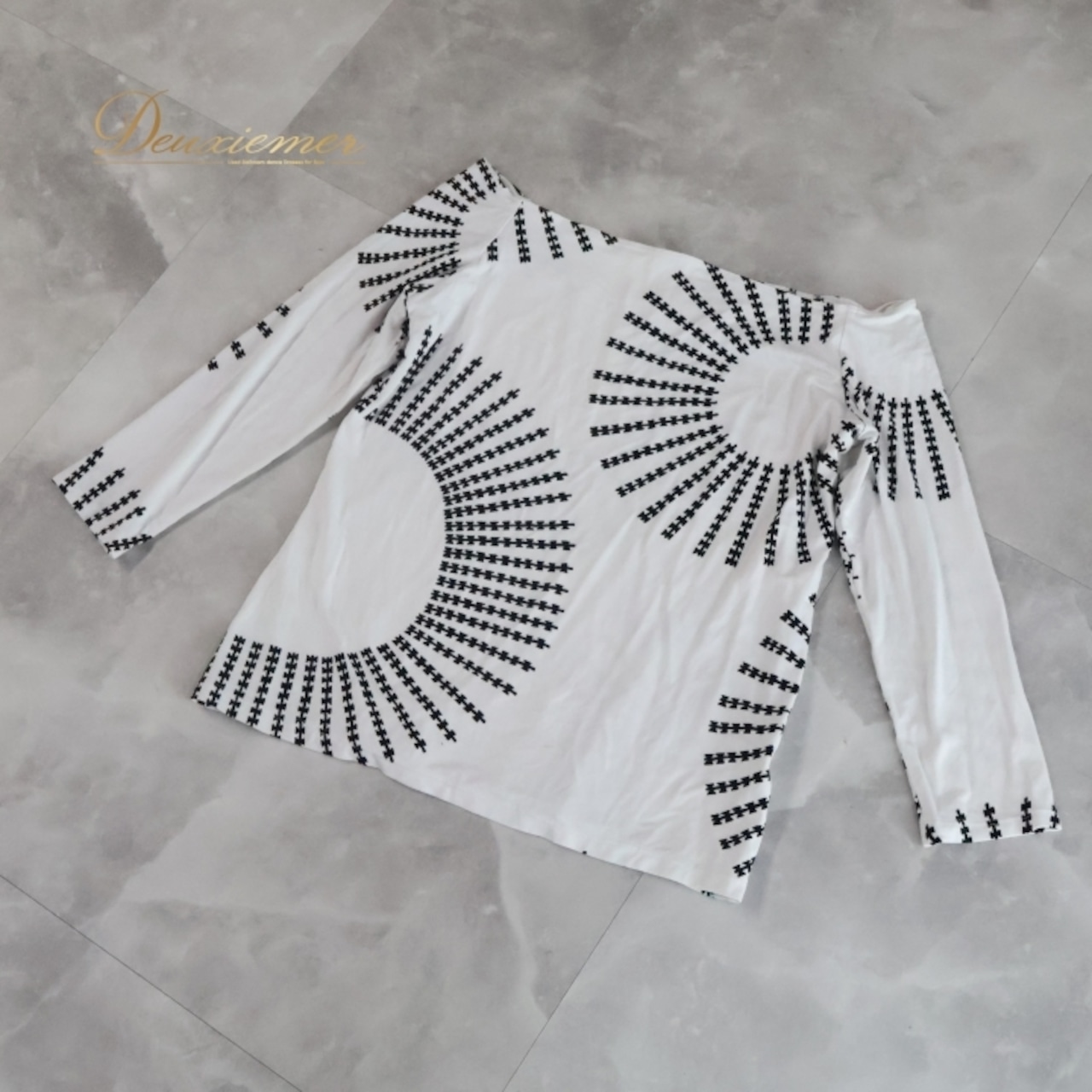 フラダンス 衣装 トップス カットソー ホワイト系 マナオラ ハワイアン アロハ フラ ダンス レッスン 練習 ブラック系 白 黒 ロンティ モノクロ かわいい おしゃれ 上品 大人っぽい 白黒 シンプル フィット感 カジュアル ダンス衣装 軽やか レディース