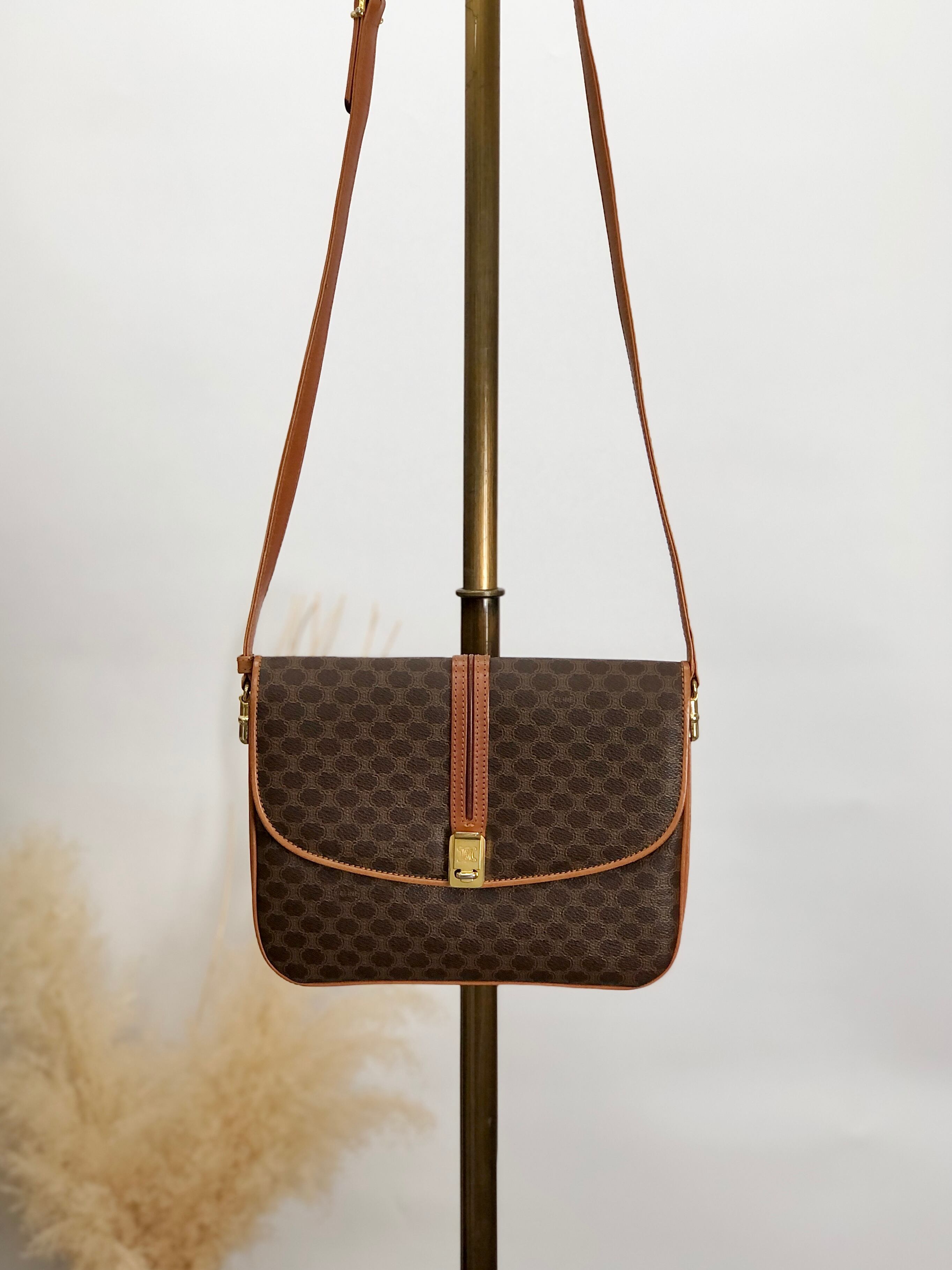 セリーヌ　ヴィンテージフラップショルダー　M08 程度B セリーヌ ヴィンテージフラップショルダー M08 程度B