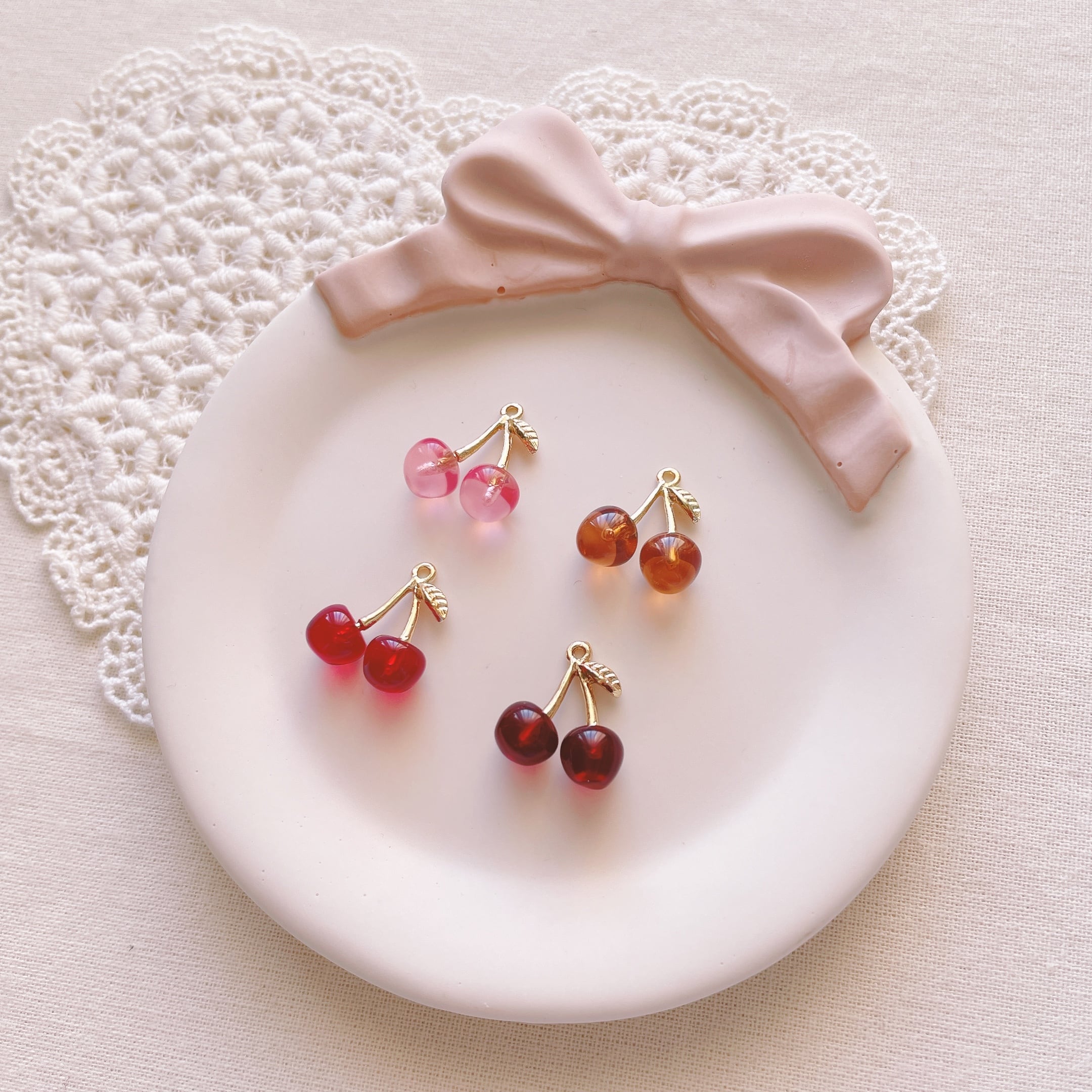 と*も様 底値❣️さくらんぼデザイン♪パラジウムシルバー950チャーム 4 個 〉さくらんぼチャーム ( 全4色 ) | mirumeru parts