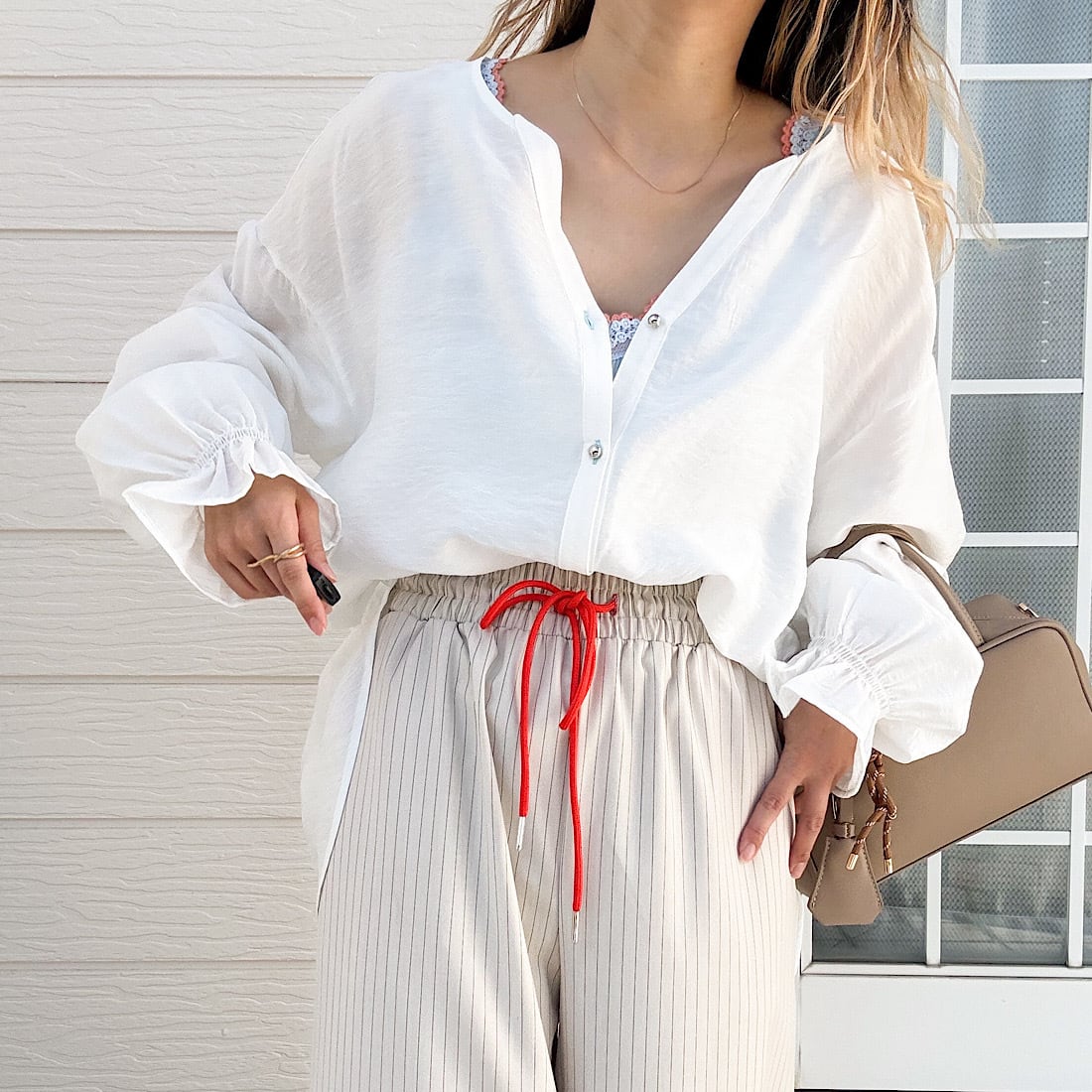 バックシャーリングブラウス