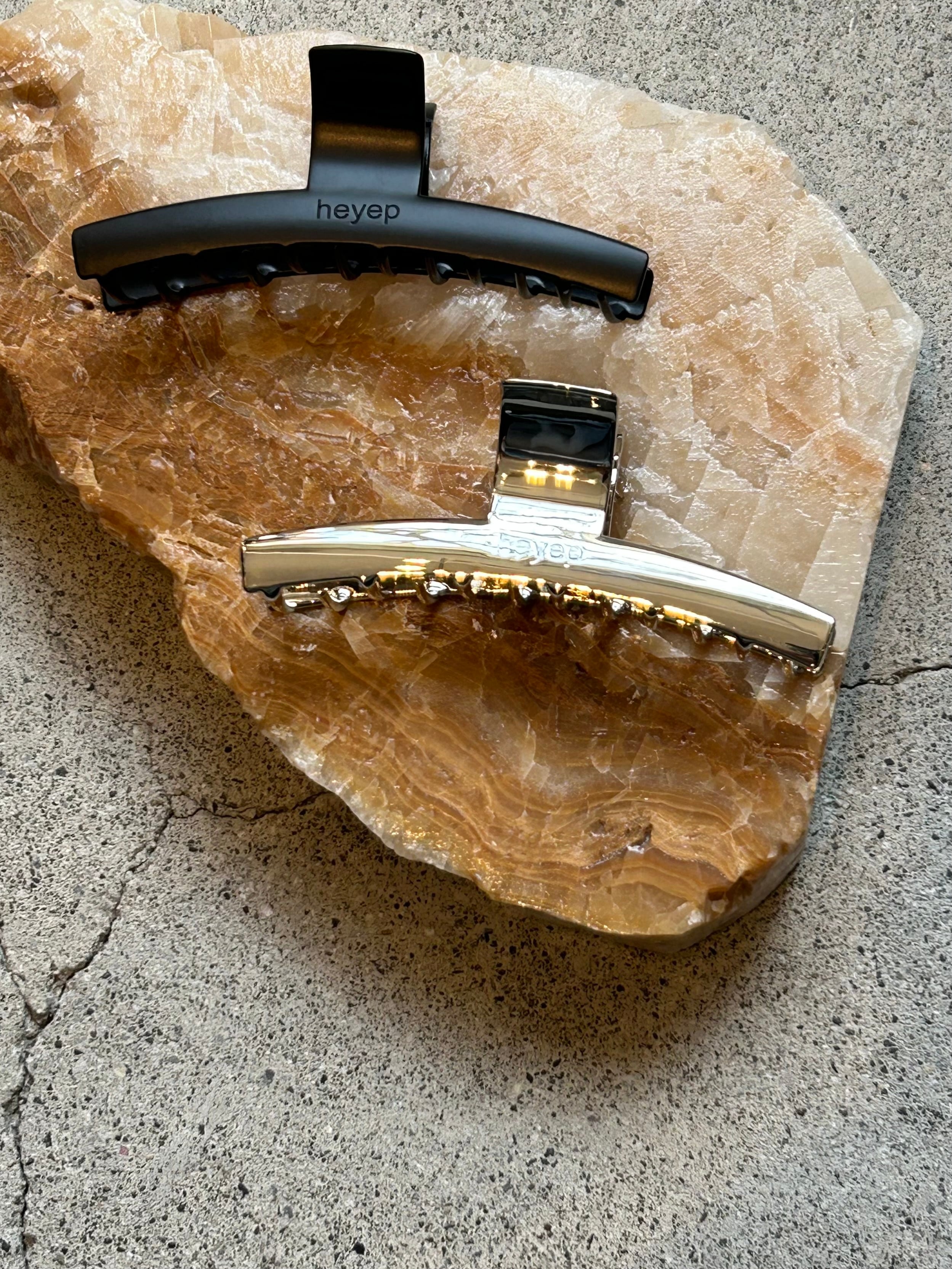 FUMIE FUMIE=TANAKA ⁄ fringe | AAR earring leather TANAKA 