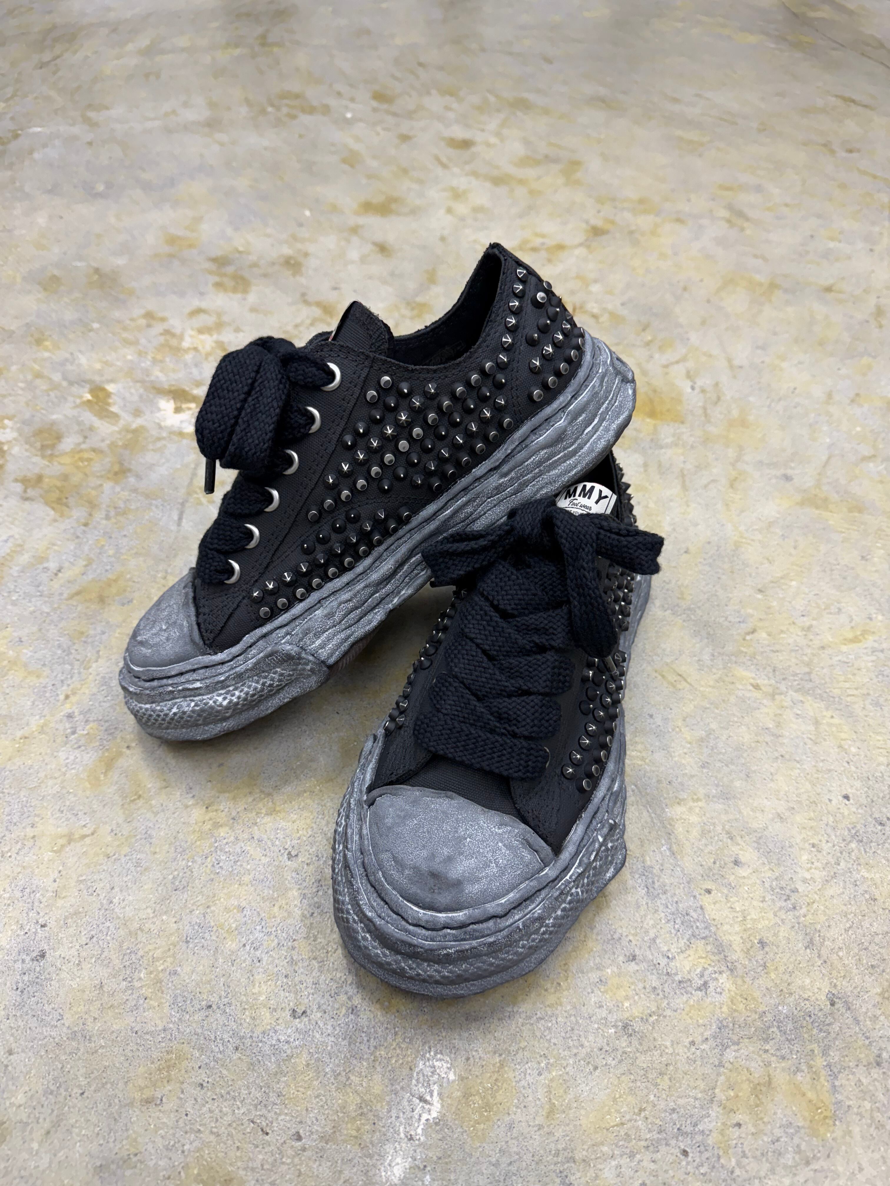 Maison MIHARA YASUHIRO | PTSN23 Studs Low-Top (A15FW721) | BLACK
