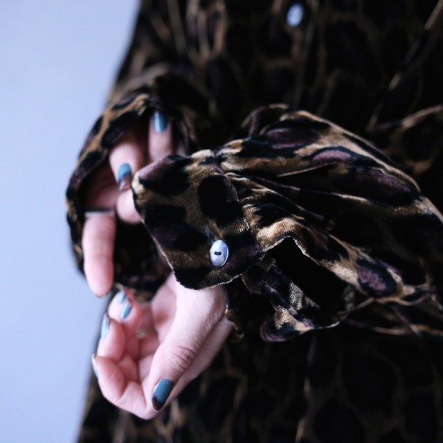 "DENIM&Co" leopard pattern XX over silhouette velours shirt