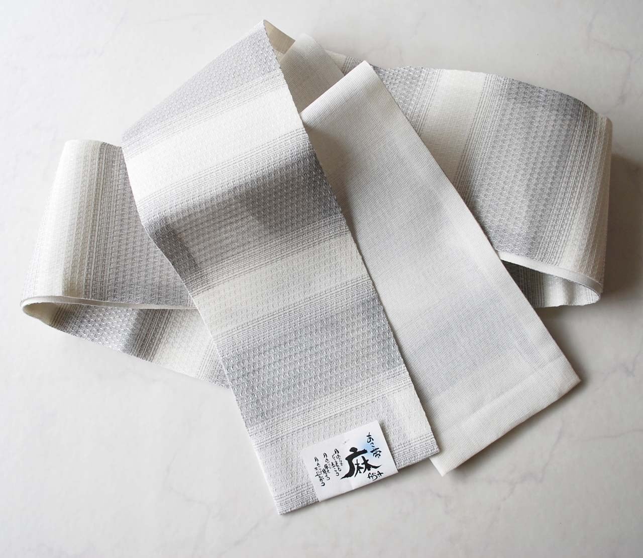 半幅帯】本麻 薄鈍色×白 段暈かし 半幅帯 No.260524② | 大山キモノ