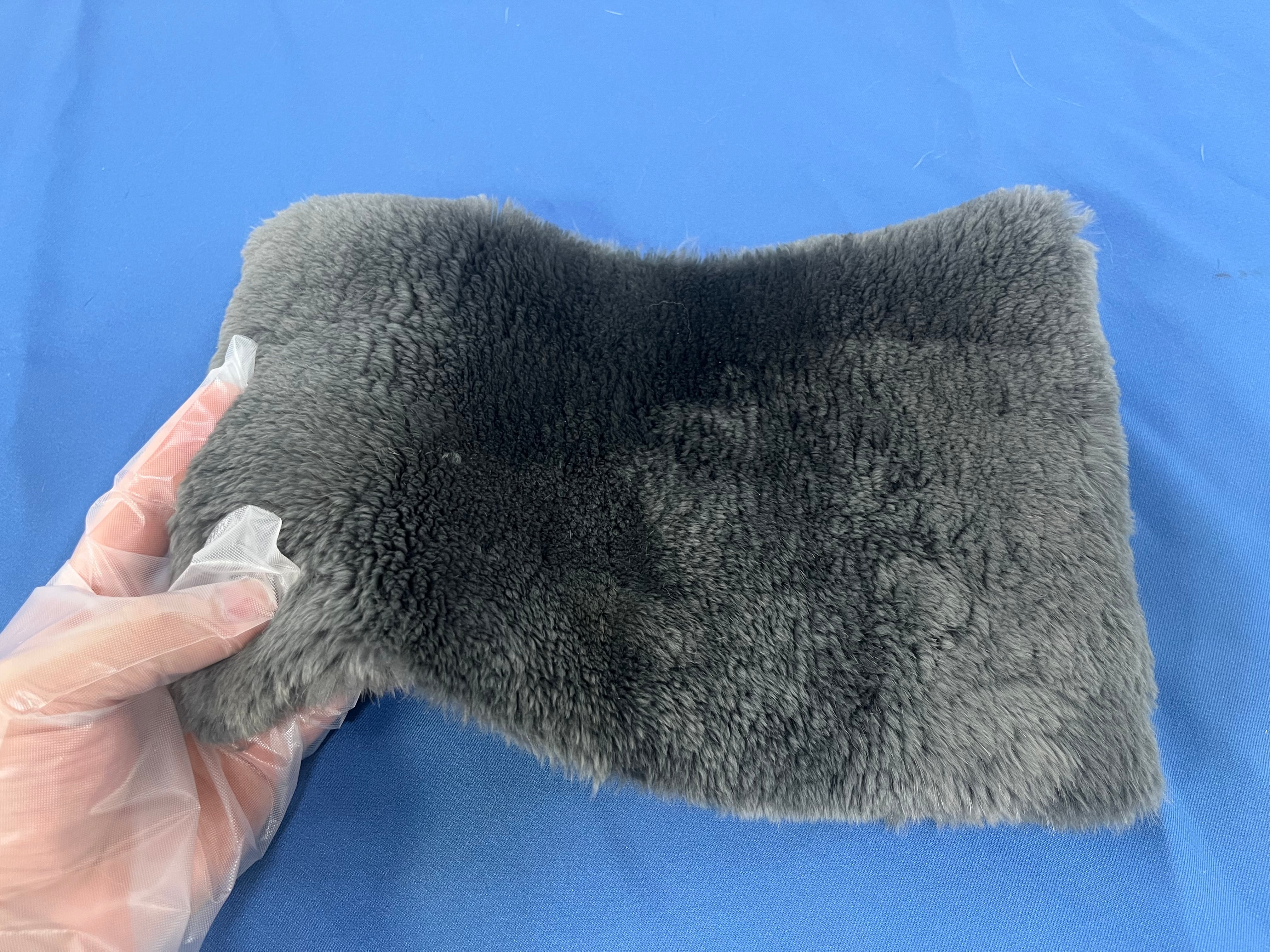 ビーバーの毛皮（Sサイズ） B6本カバー ビーバー グレー染め ☆オススメ！ | 田舎の毛皮屋さん