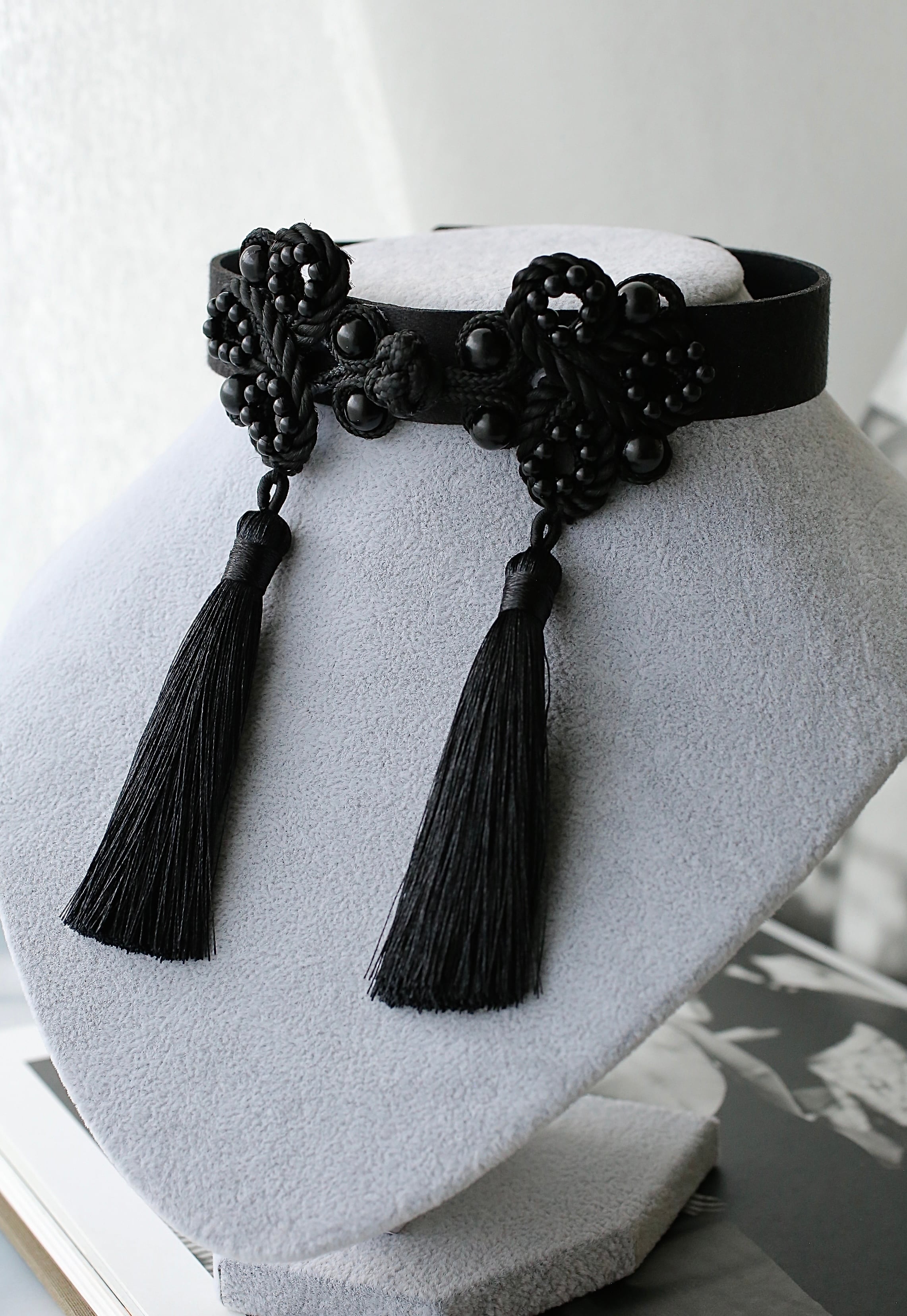 多層ビーズ付き刺繍糸組紐チョーカー 組紐Black】チャイナテイストチョーカー | olimachi【おりまち】