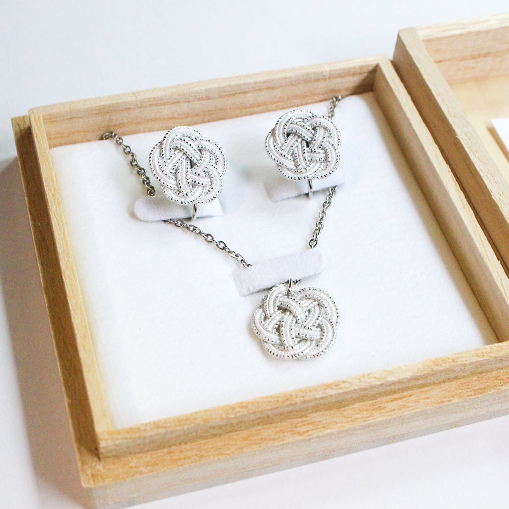 ギフトにおすすめ】水引梅の花ピアスorイヤリング＆ネックレスセット