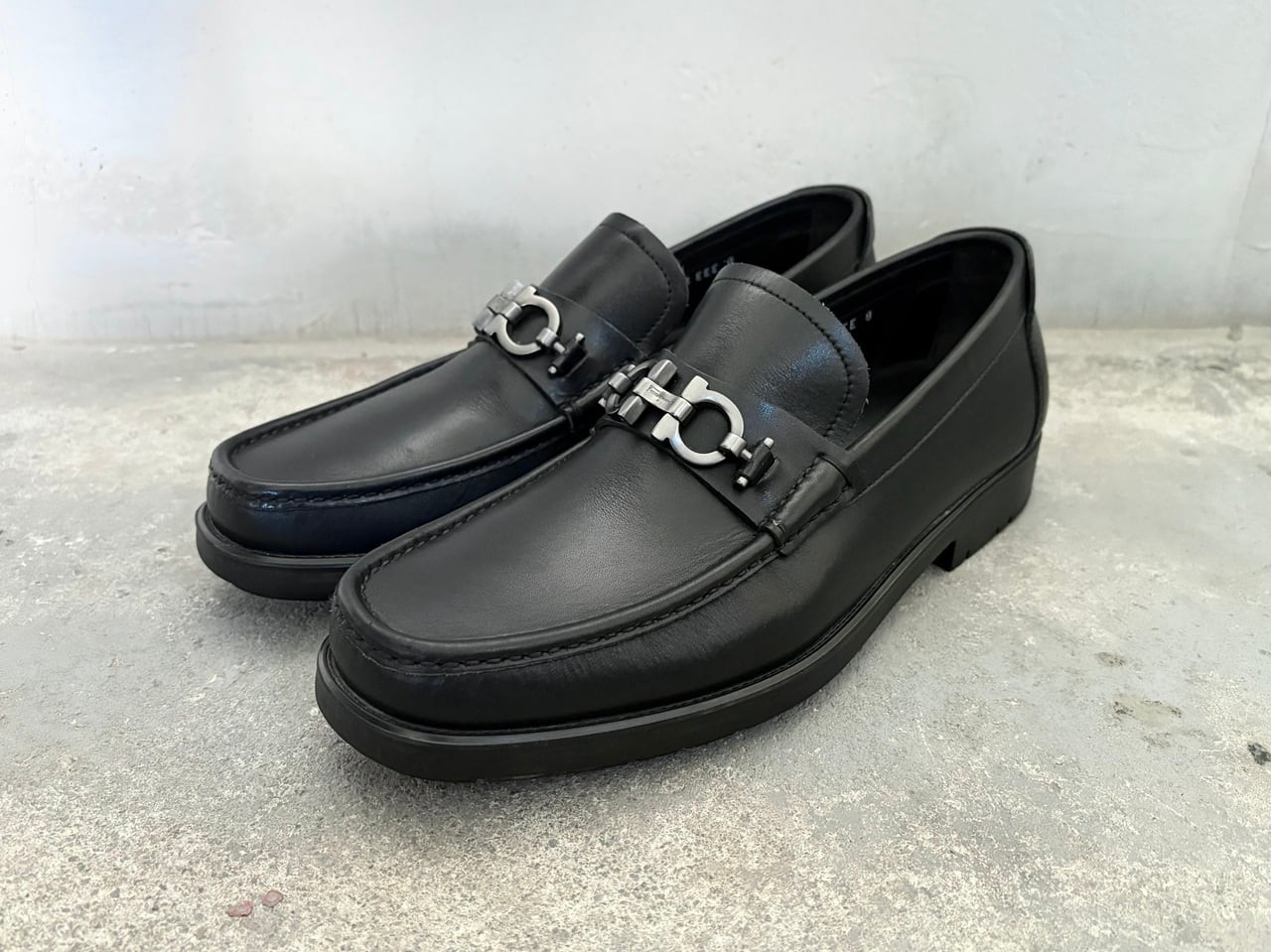 SALVATORE FERRAGAMO Gancini leather loafers MADE IN ITALY