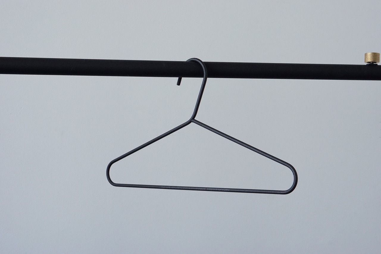 【DRAW A LINE】Clothes Hanger Black