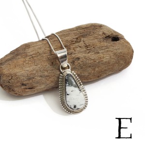 【INDIAN JEWELRY インディアンジュエリー】Navajo WHITE BUFFALO pendant Nila Johnson ナバホ ホワイトバッファローペンダント ニラ・ジョンソン作