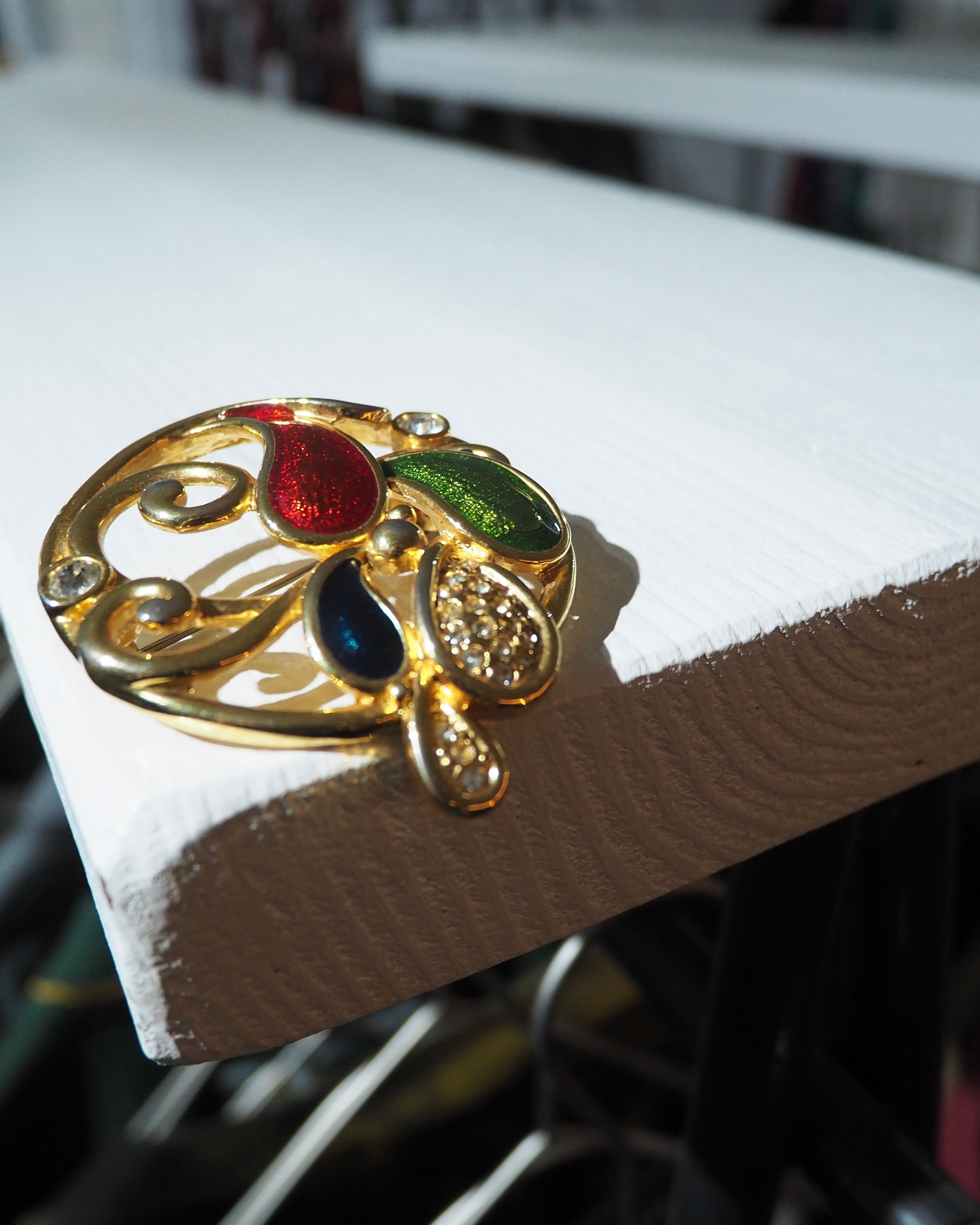 Colorful glass Paisley Decoration vintage Gold Brooch