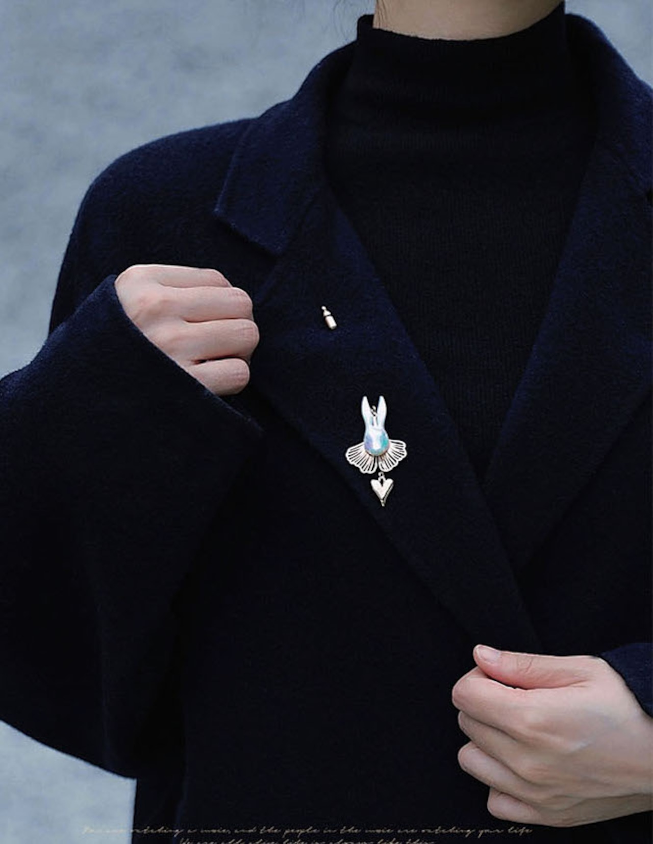 不思議の国の案内人Ⅲ〜白うさぎのブローチ〜M22202