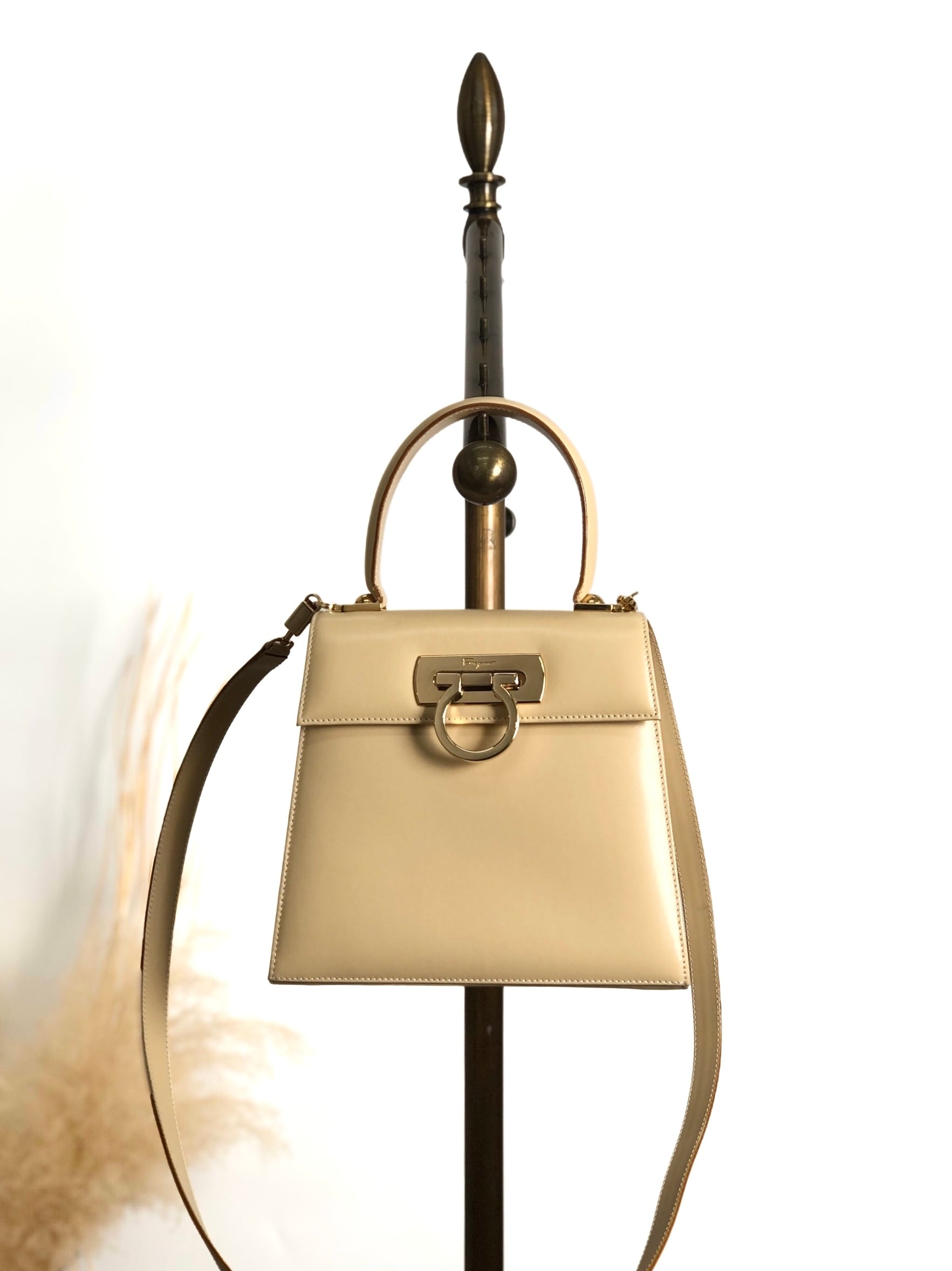 Salvatore Ferragamo サルヴァトーレ フェラガモ ショルダーバッグ ベージュ ガンチーニ レザー 2way ミニバッグ vintage ヴィンテージ オールド xcu7ry