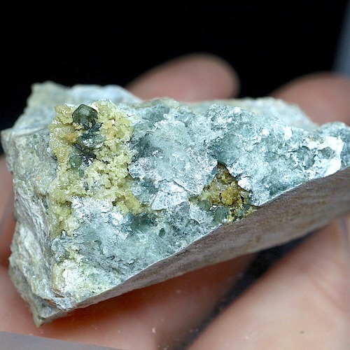 クリノクロア + デマントイド ガーネット 灰鉄柘榴石 原石 29,2g AND077 鉱物 標本 原石 天然石