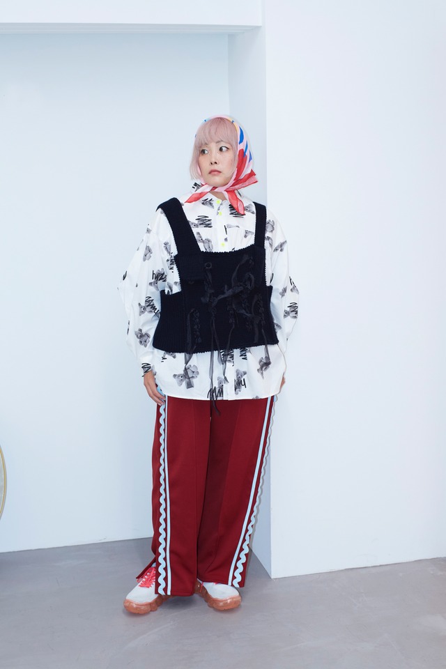 GRAFFITIED BEAR GATHERED SHIRT / F2