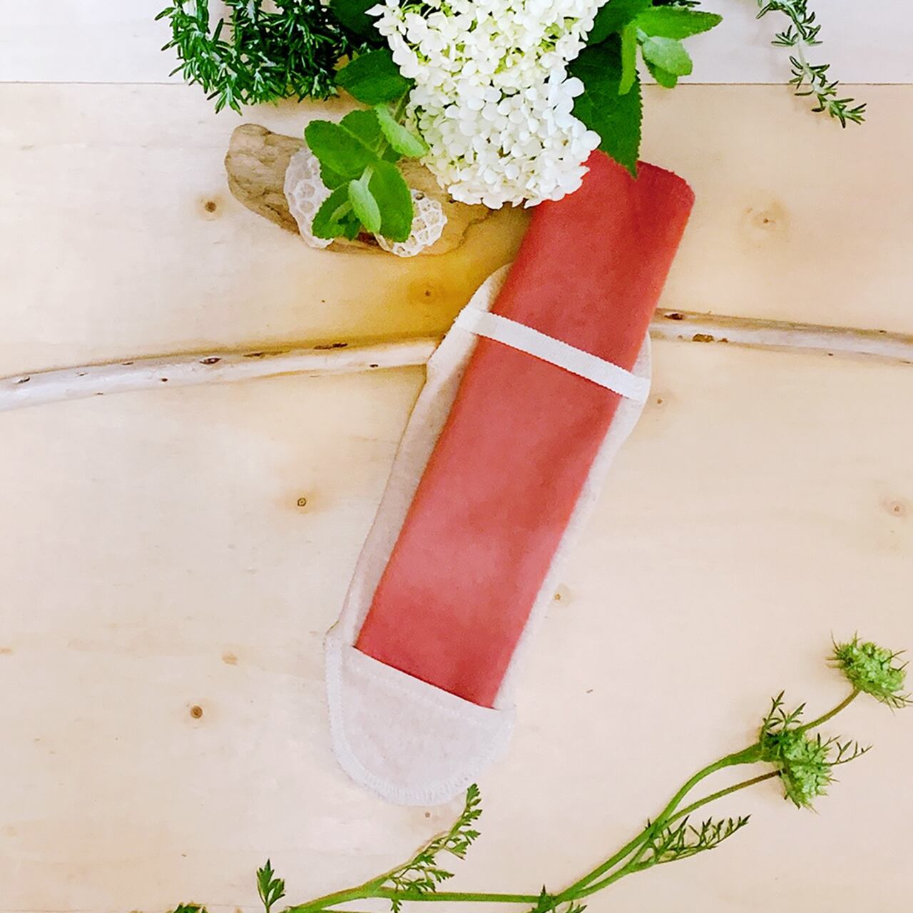 ハンカチタイプの茜染め布ナプキン　Sサイズ