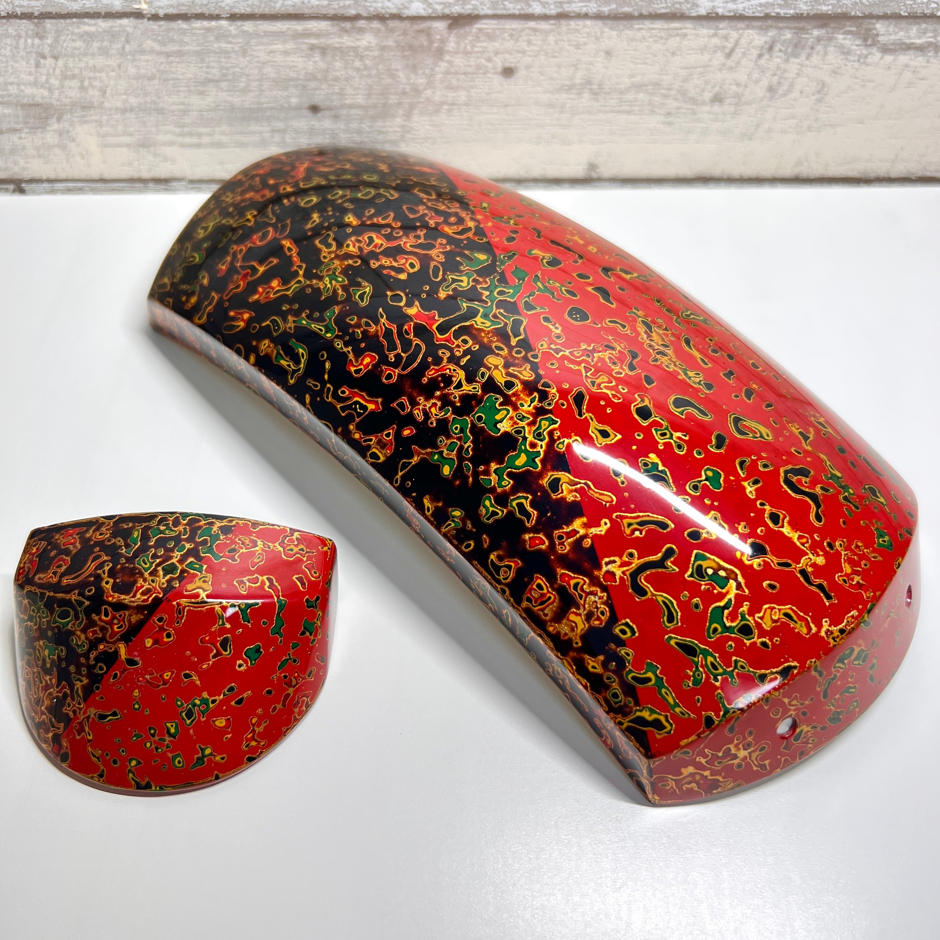 津軽用・津軽塗り胴掛 塗り分け 黒×赤 | 三味線 結(ゆい)