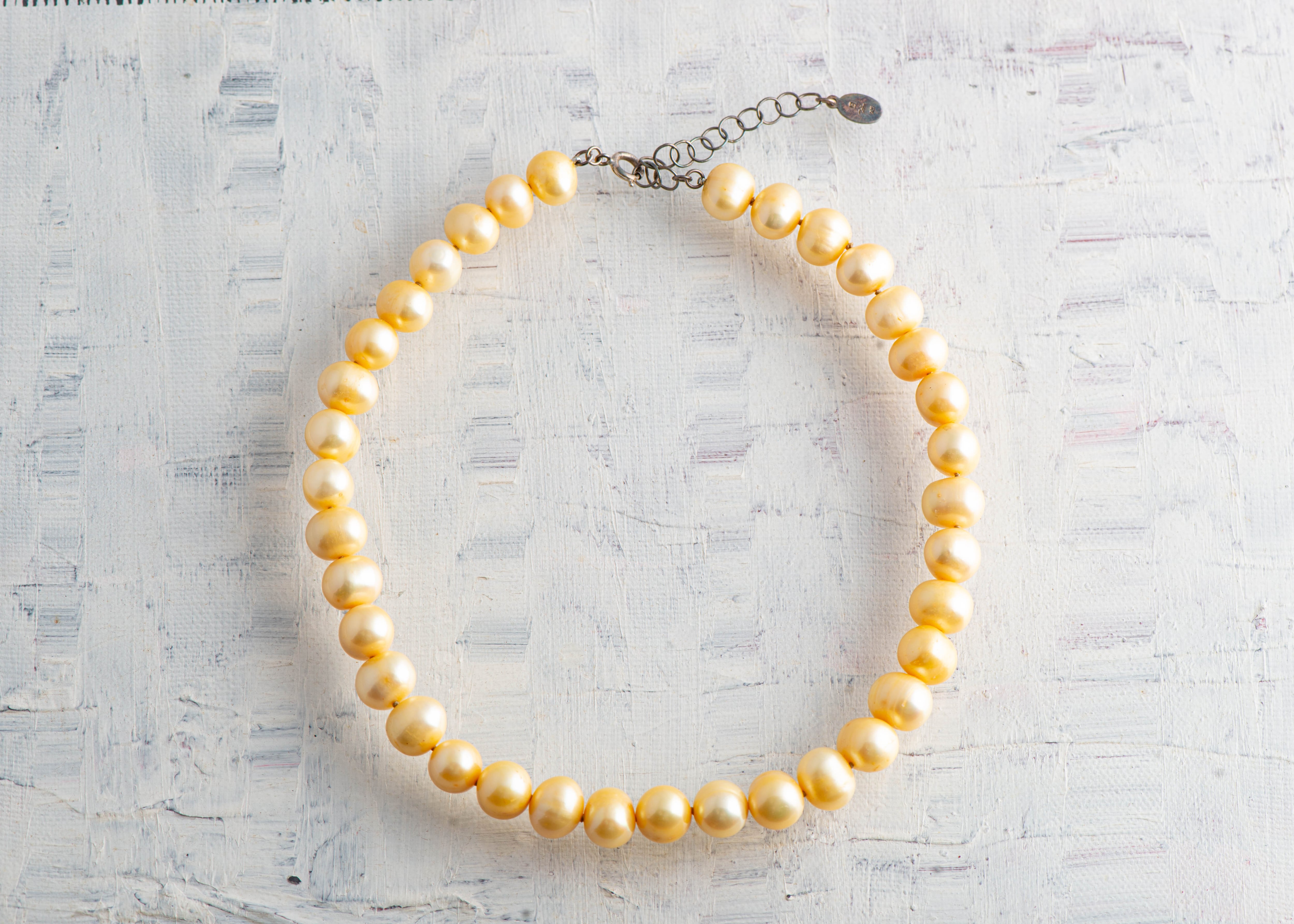 薄い黄色がかったパールのネックレス留め具が14k 薄い黄色がかったパールのネックレス留め具が14k 028 ポテトみたいな黄色い