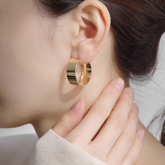 K18イエローゴールド 10mmワイド幅 ボリュームフープピアス（直径25mm）【MKY0108P1】