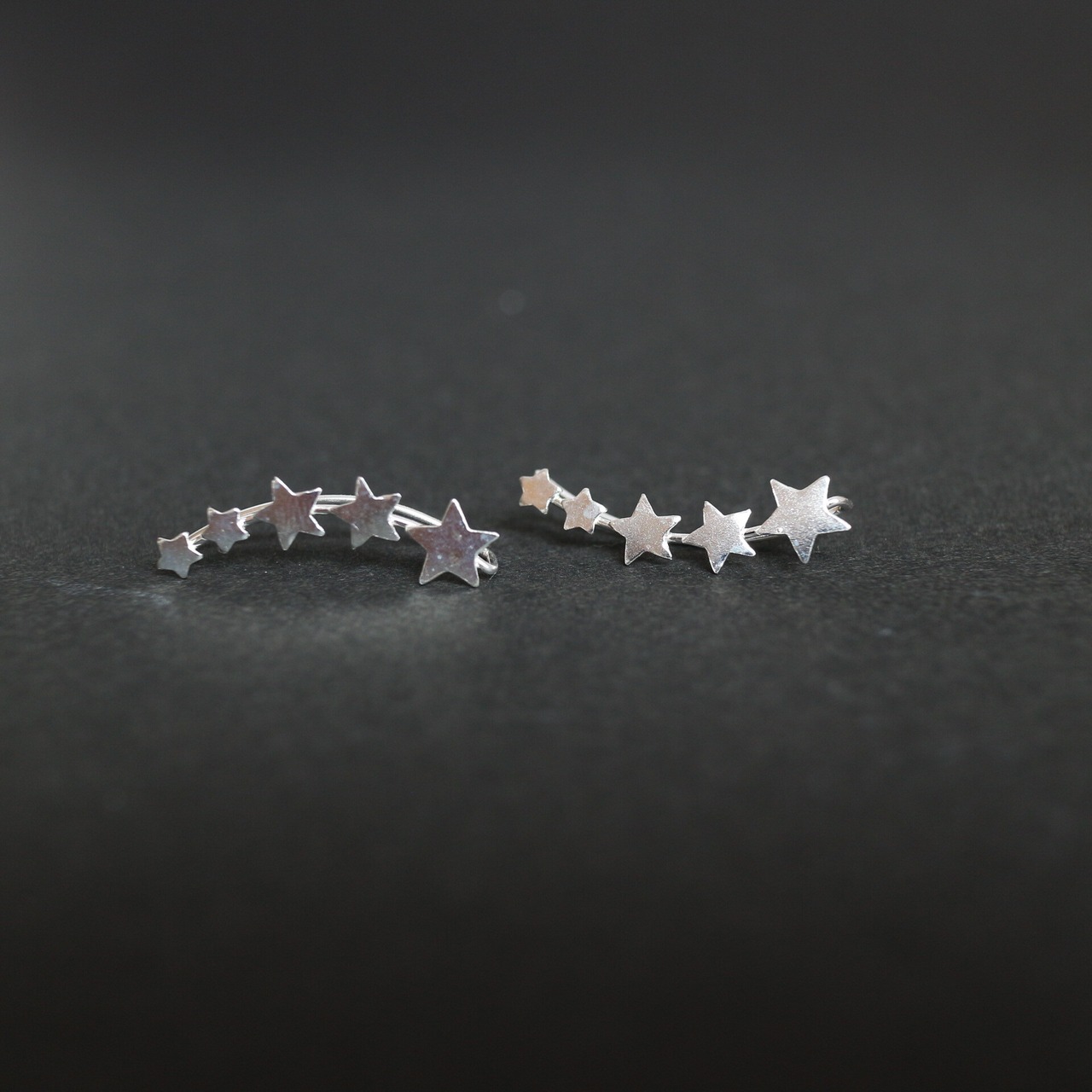 アシンメトリーな星シルバーイヤーカフ