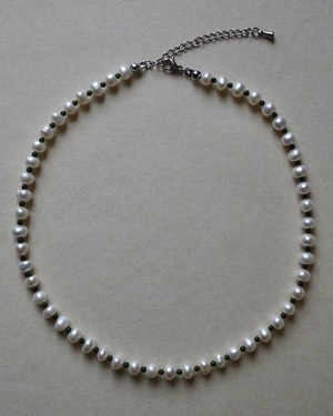 freshwater pearl/ green goldstone necklace