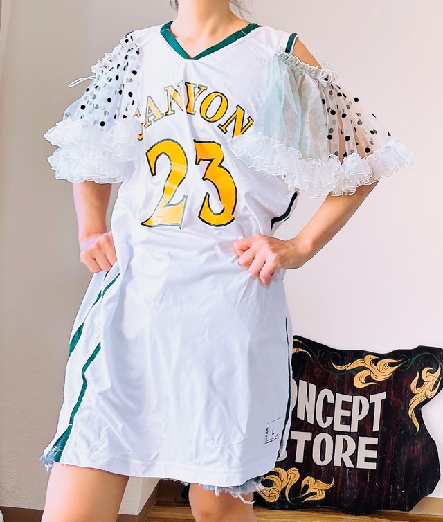 Off-the-shoulder uniform remake