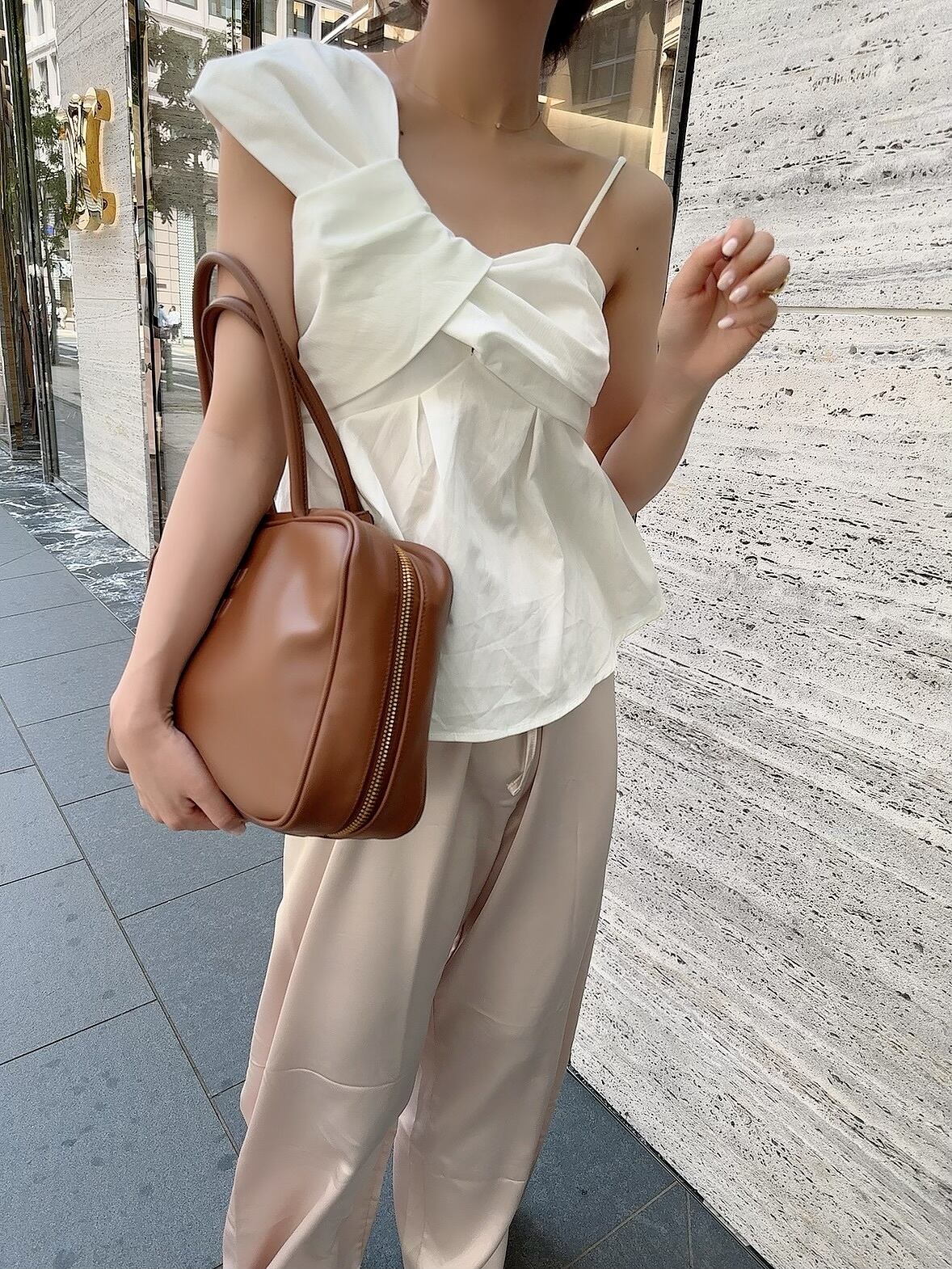 Asymmetry tops/ white(5月下旬〜6月上旬頃発送予定)