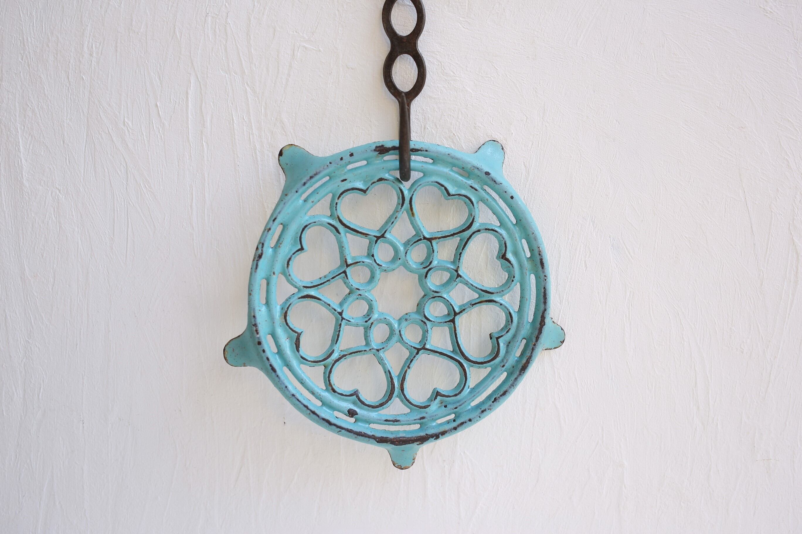 フランス アンティーク ヴィンテージ 鍋敷き トリベット 鋳物 アイアン製 ターコイズブルー N-03352