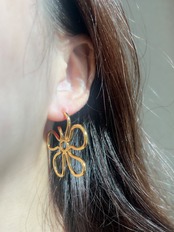 Line flower pierce