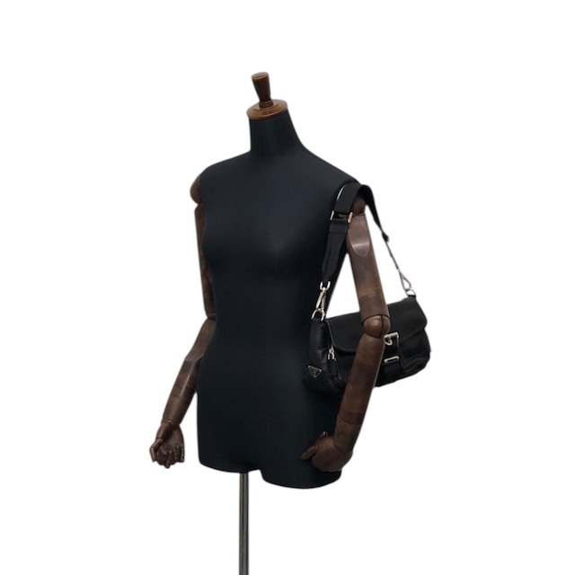 PRADA プラダ ショルダーバッグ ブラック バックル トライアングルロゴ レザー vintage ヴィンテージ オールド wsw3t2