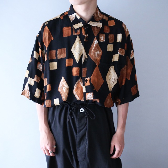 black base modern art pattern loose h/s shirt（made in italy）