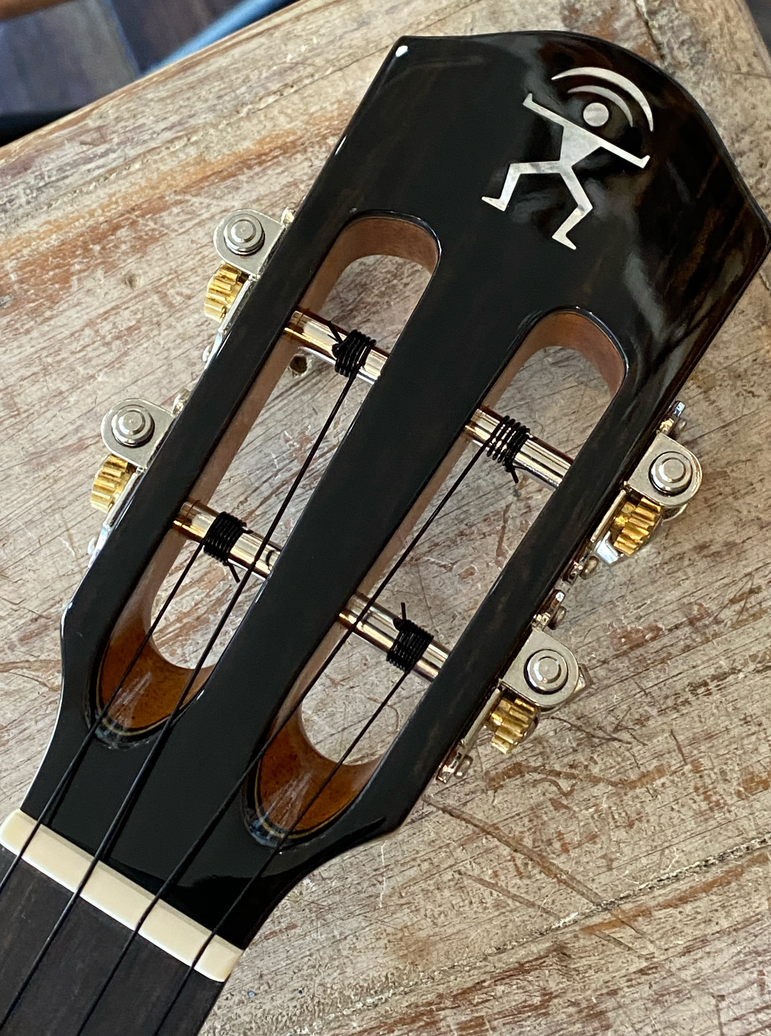 aNuenue アヌエヌエ テナー ウクレレ aNN-LOUT LION（獅子合唱團