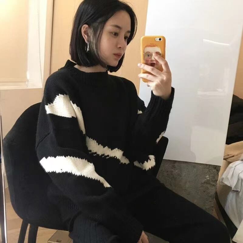 ラウンドネックニット