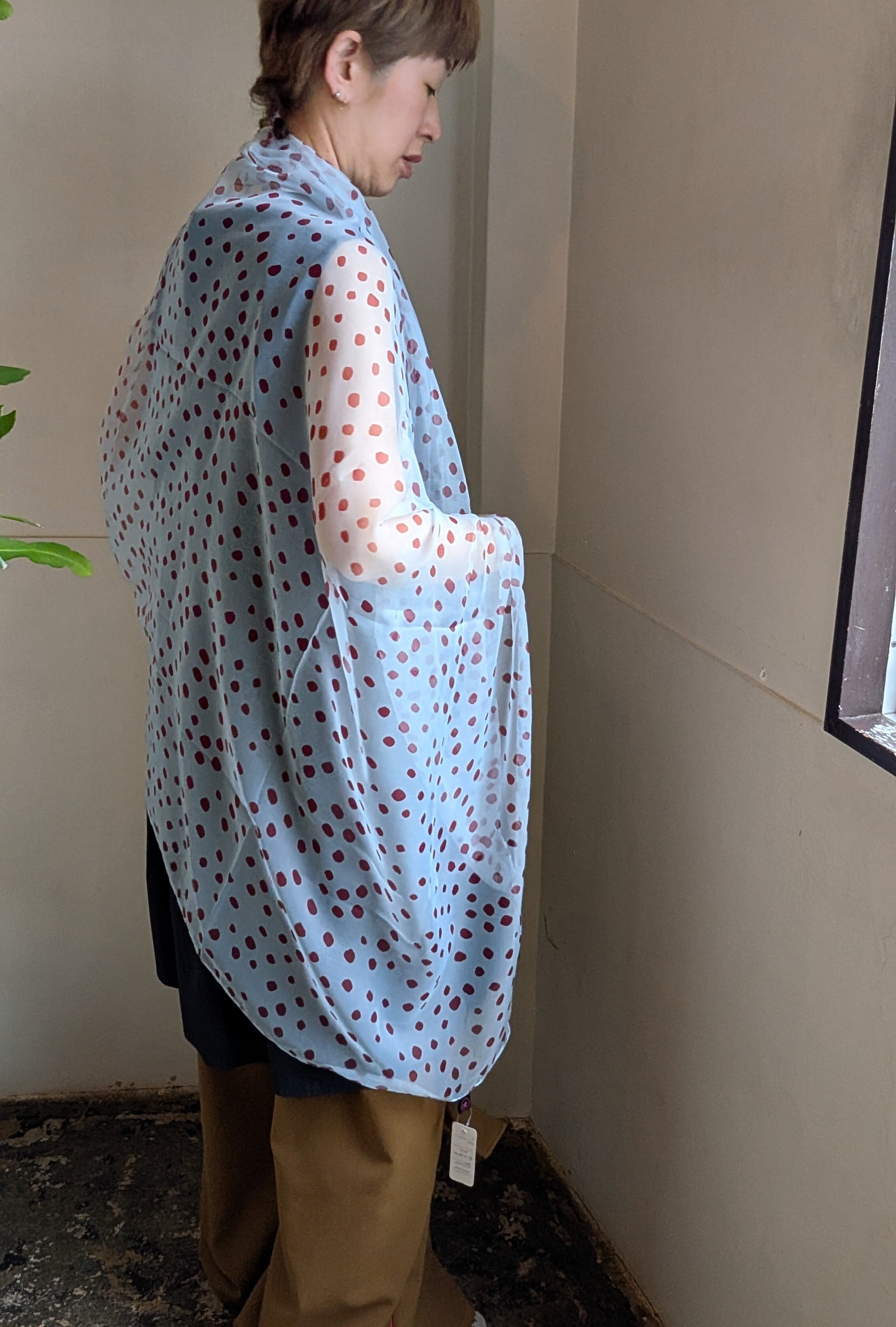 ドット柄 長方形型 大判薄手シフォンタッチストール/ 淡いブルー | 服
