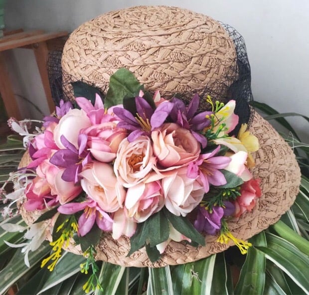 【未使用に近い】HAWAIIで購入♡世界で一つだけの大きなお花の麦わら帽子♡ 未使用に近い】HAWAIIで購入♡世界で一つだけの大きなお花の
