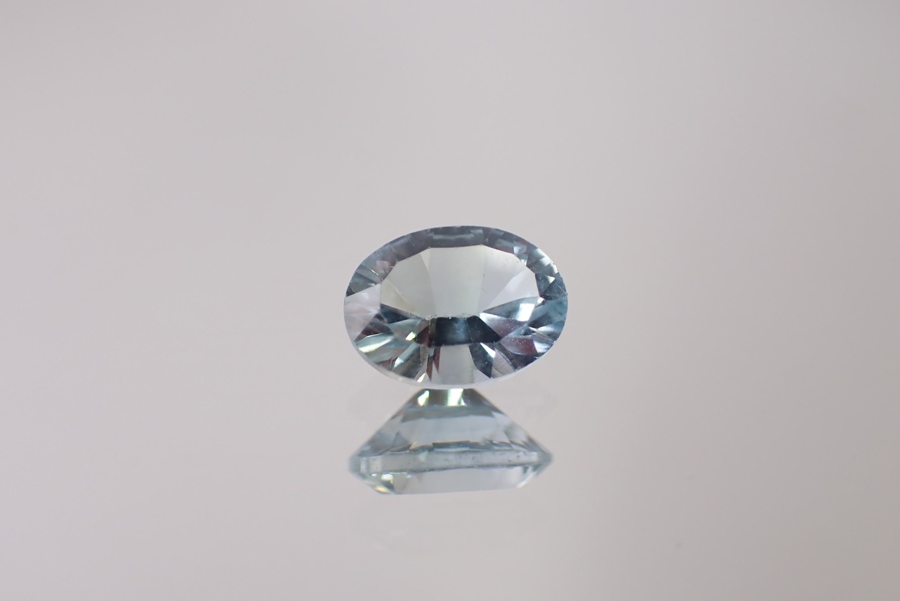 ブルートパーズ(コンケーブカット)　1.45ct　[C8‐60]