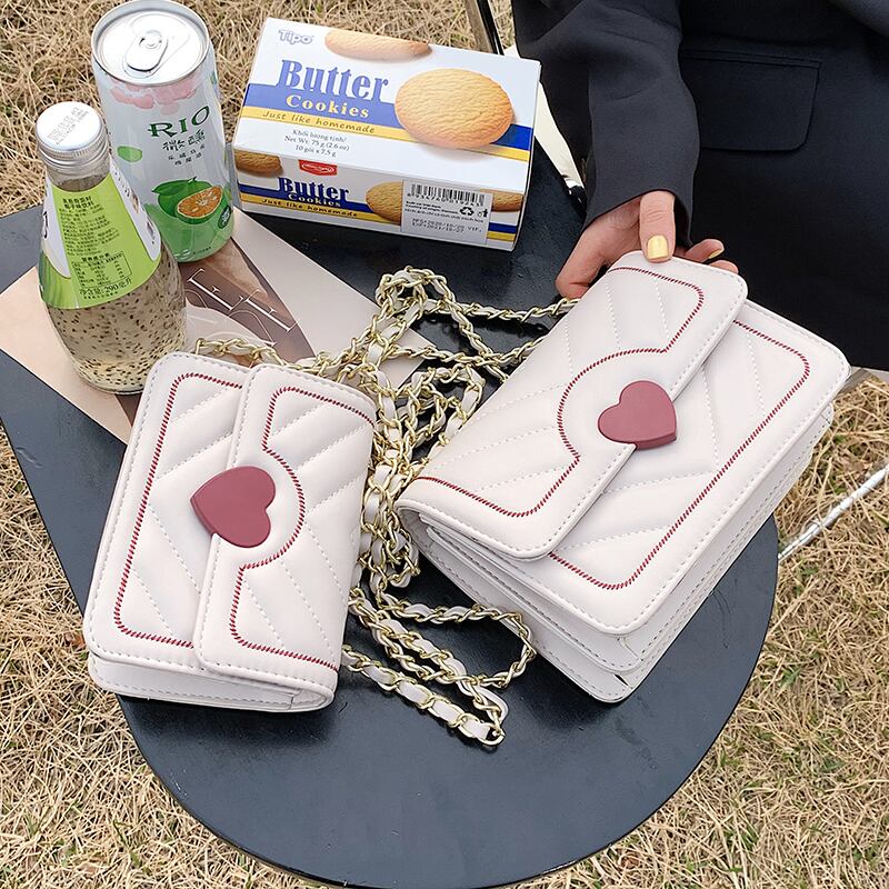 サマーレッドチェーン 夏物 スクウェア メッセンジャーバッグ Tiancai_Wing_Bag28231207474