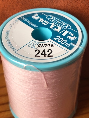 入荷！ミシン糸　６０番　薄ピンク（２４２）普通地用　小巻２００m　シャッペスパン　