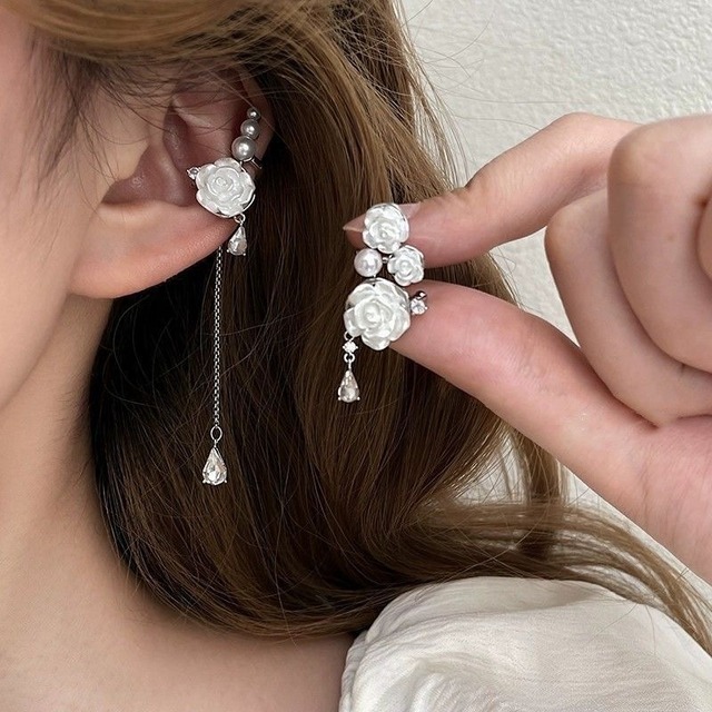 【TDBCシリーズ】★耳飾り★ イヤーカフ ペア 非対称 アクセサリー レディース 花柄 個性的 白い薔薇 合わせやすい