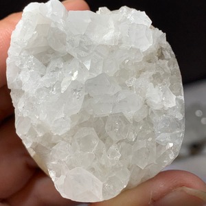 2.水晶クラスター・ハリネズミ