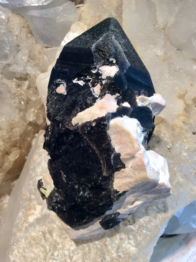 魔除け!モリオン黒水晶 母岩つき原石 006