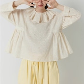 レース刺繍とフリルカラーが可愛い、純綿ブラウス P0054