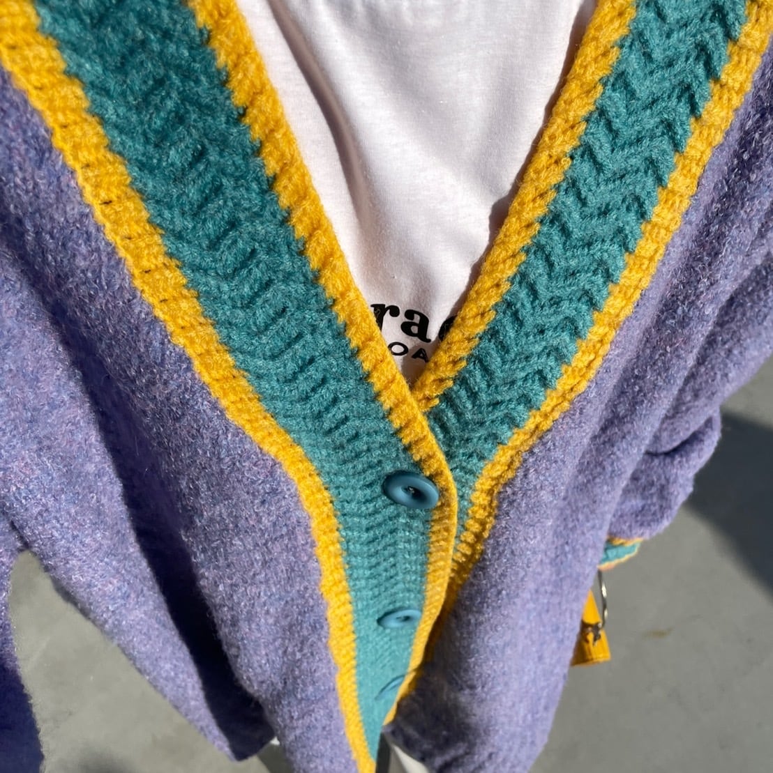 three‐color big silhouette v-neck cardigan_LN0621