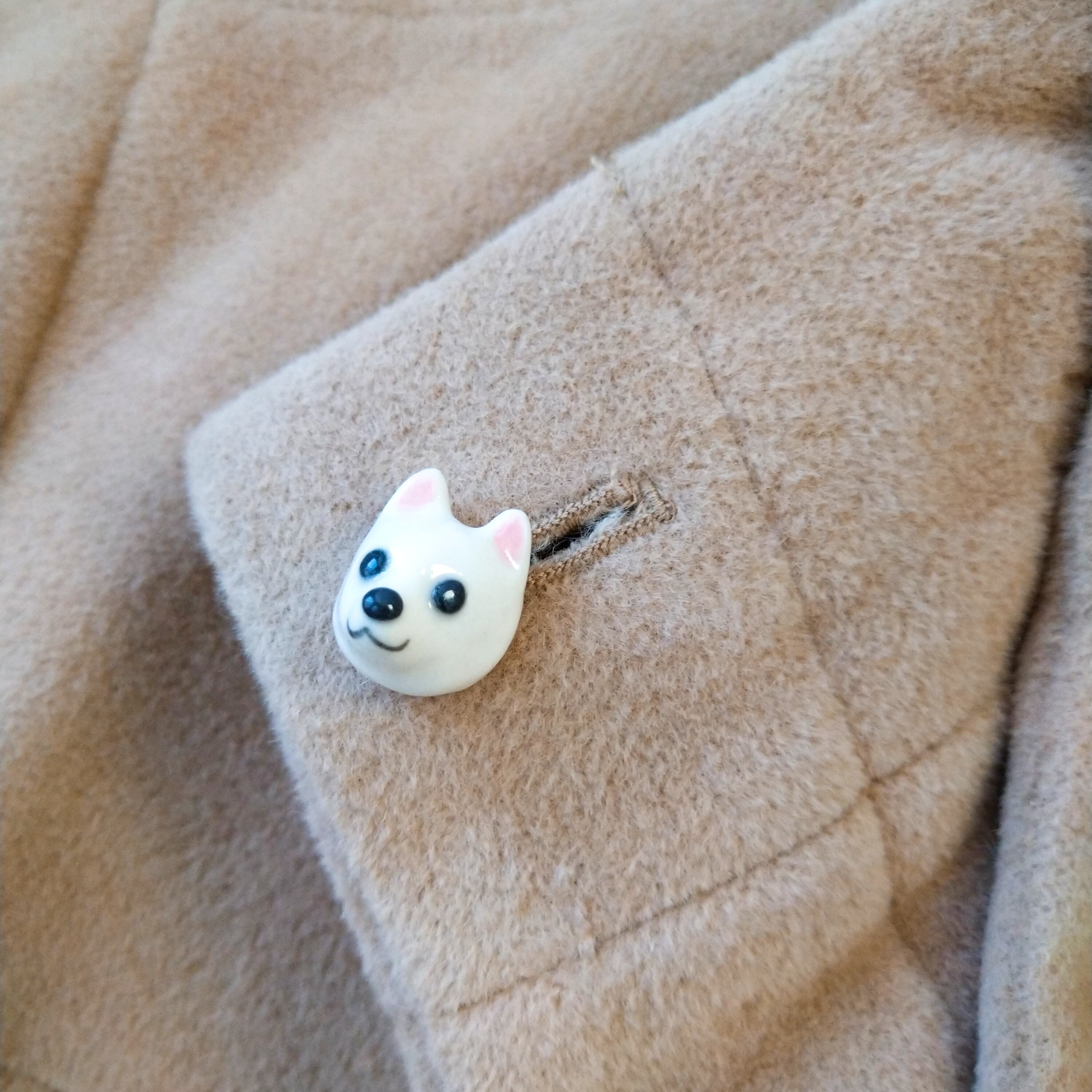 白柴犬のピンバッチ