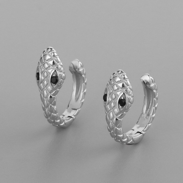 snake motif textured ear cuff mr0521