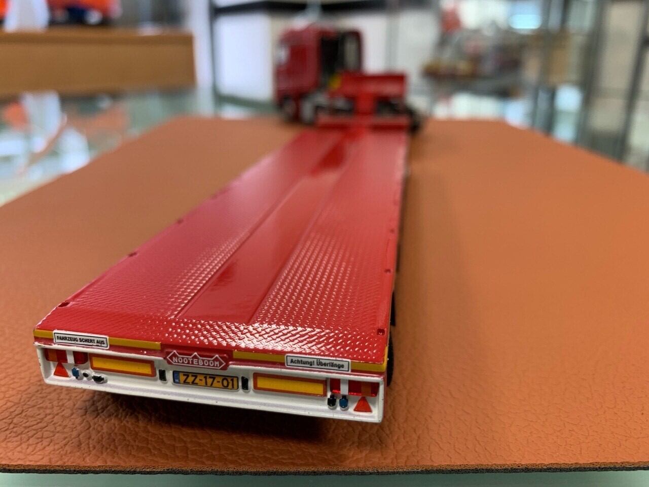 IMC 1/50 MERCEDES-BENZ AROCS BIGSPACE 8X4 / NOOTEBOOM REDLINE7軸