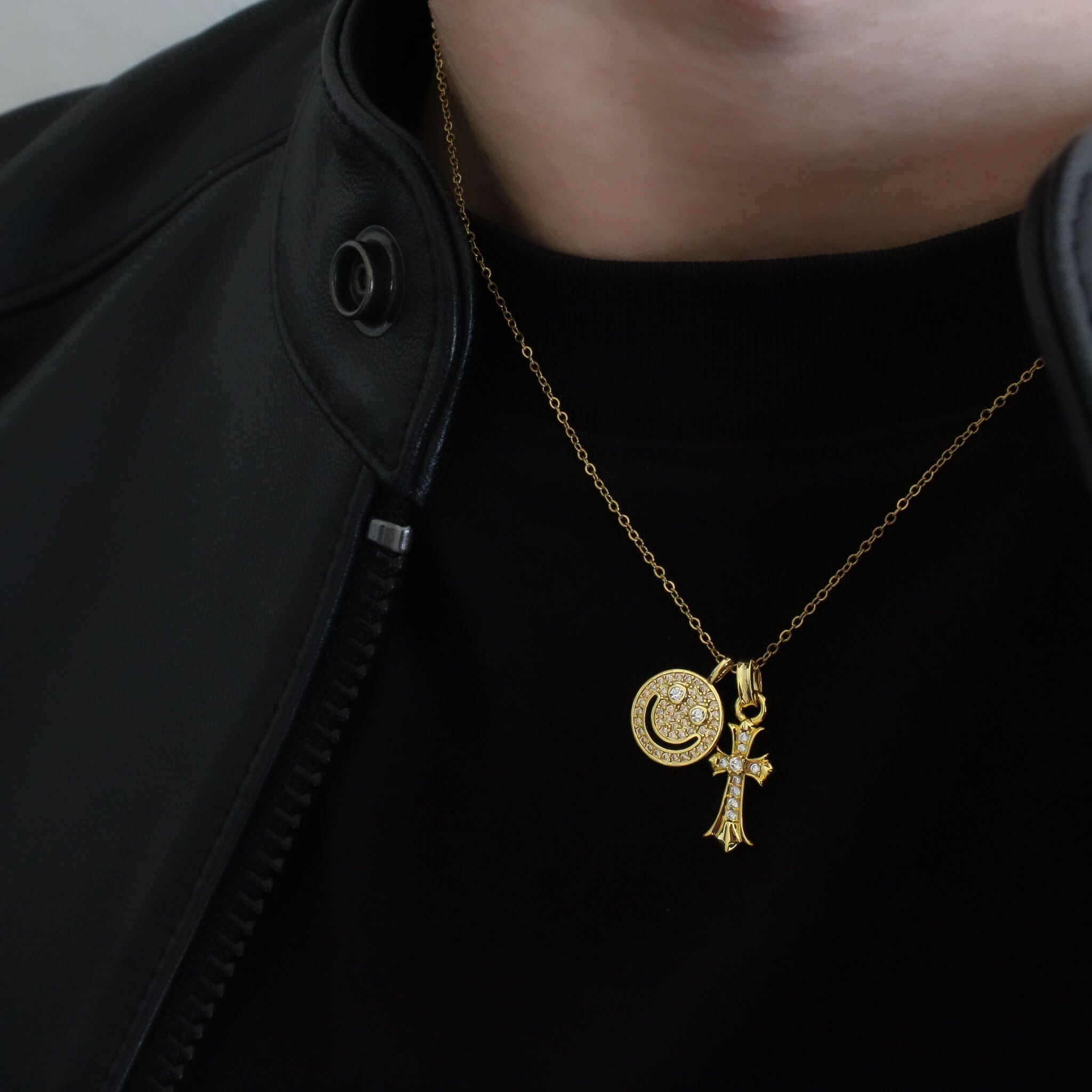 LUXURY CROSS SERIES- smile & cross necklace VN7-33 | VERIELA